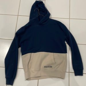 Hollister sweat shirt